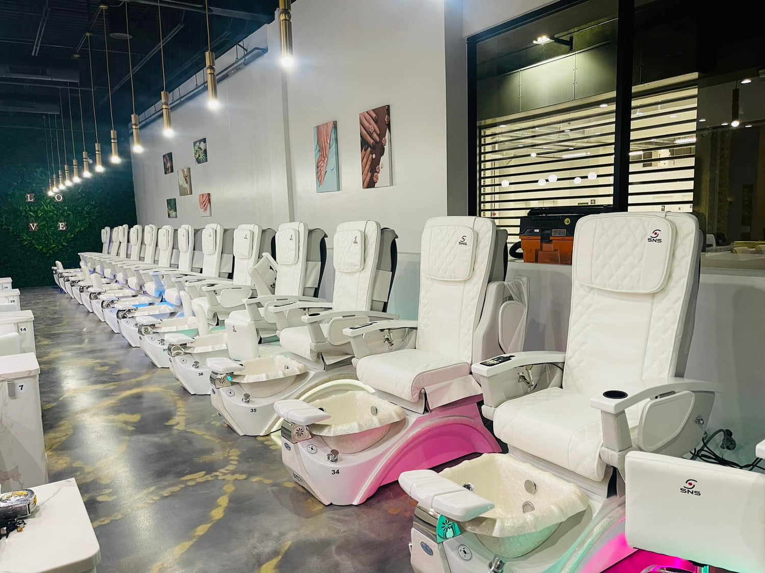Luxo Nail Spa Chicago